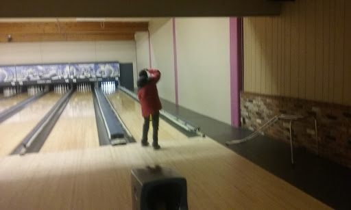 Bowling Alley «Rainbow Lanes», reviews and photos, 2748 19th Pl, Forest Grove, OR 97116, USA