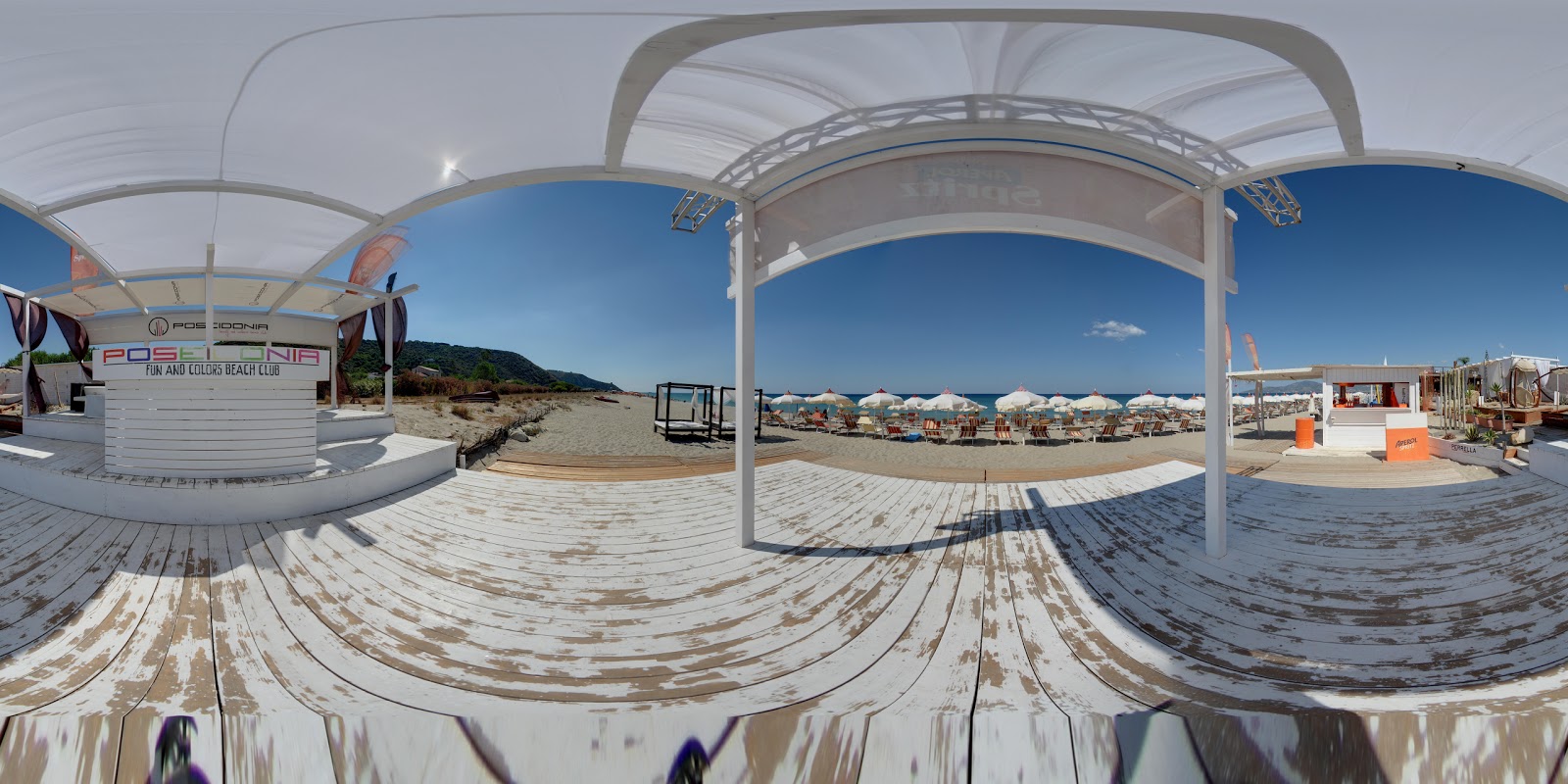 Foto de Marina di Ascea beach - lugar popular entre os apreciadores de relaxamento