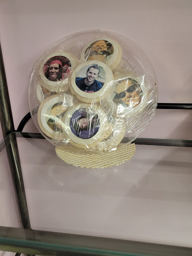 Bakery «Reeves Cake Shop», reviews and photos, 2770 Cory Ave, Akron, OH 44314, USA