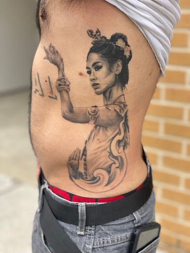 Explore country tattoo ideas for females, creative tattoo ideas in Vienna, available at Vienna Tattoo Studio