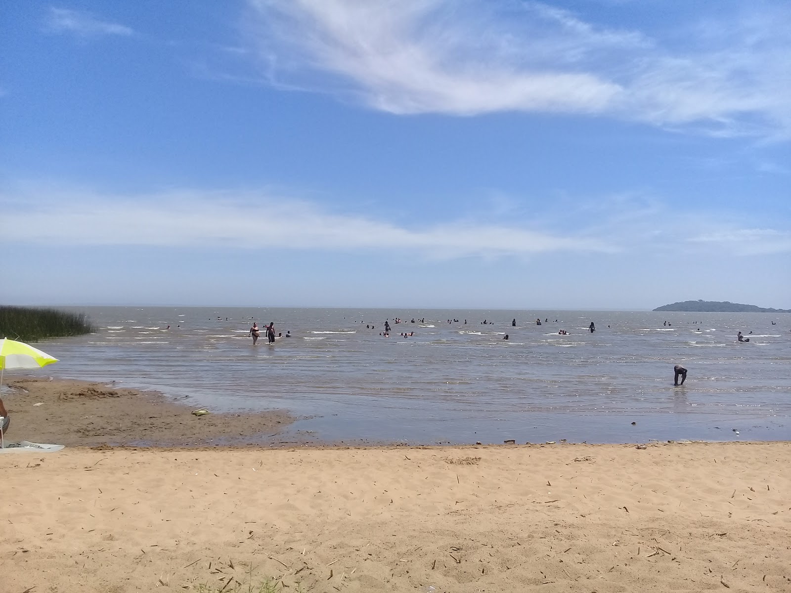 Foto von Praia do Lami und die siedlung