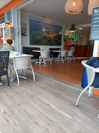 Atmosphère du Restaurant de fruits de mer La Criée du Tomahawk à Saint-Vaast-la-Hougue - n°10