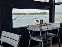 Atmosphère du Restaurant de fruits de mer La Poissonnerie à Saint-Cast-le-Guildo - n°8