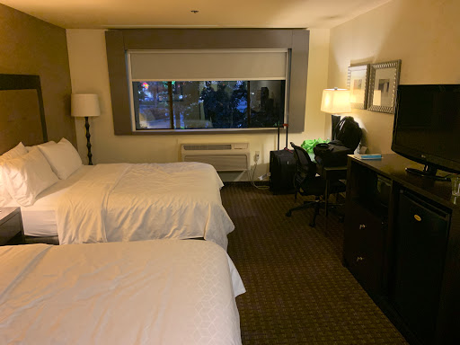 Hotel «Holiday Inn Express Union City», reviews and photos