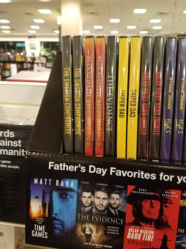 Book Store «Barnes & Noble Booksellers Crocker Park», reviews and photos, 198 Crocker Park Blvd, Westlake, OH 44145, USA