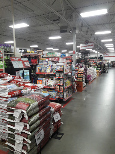 Home Improvement Store «Tractor Supply Co.», reviews and photos, 2000 N 1st St, Dixon, CA 95620, USA