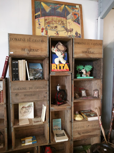 Au Bonheur du Jour Brocante Antiquités livres Estimation successions debararrras. 06 13 42 10 33 à Rauzan