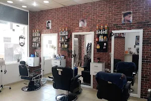 Legend salon for men and women image