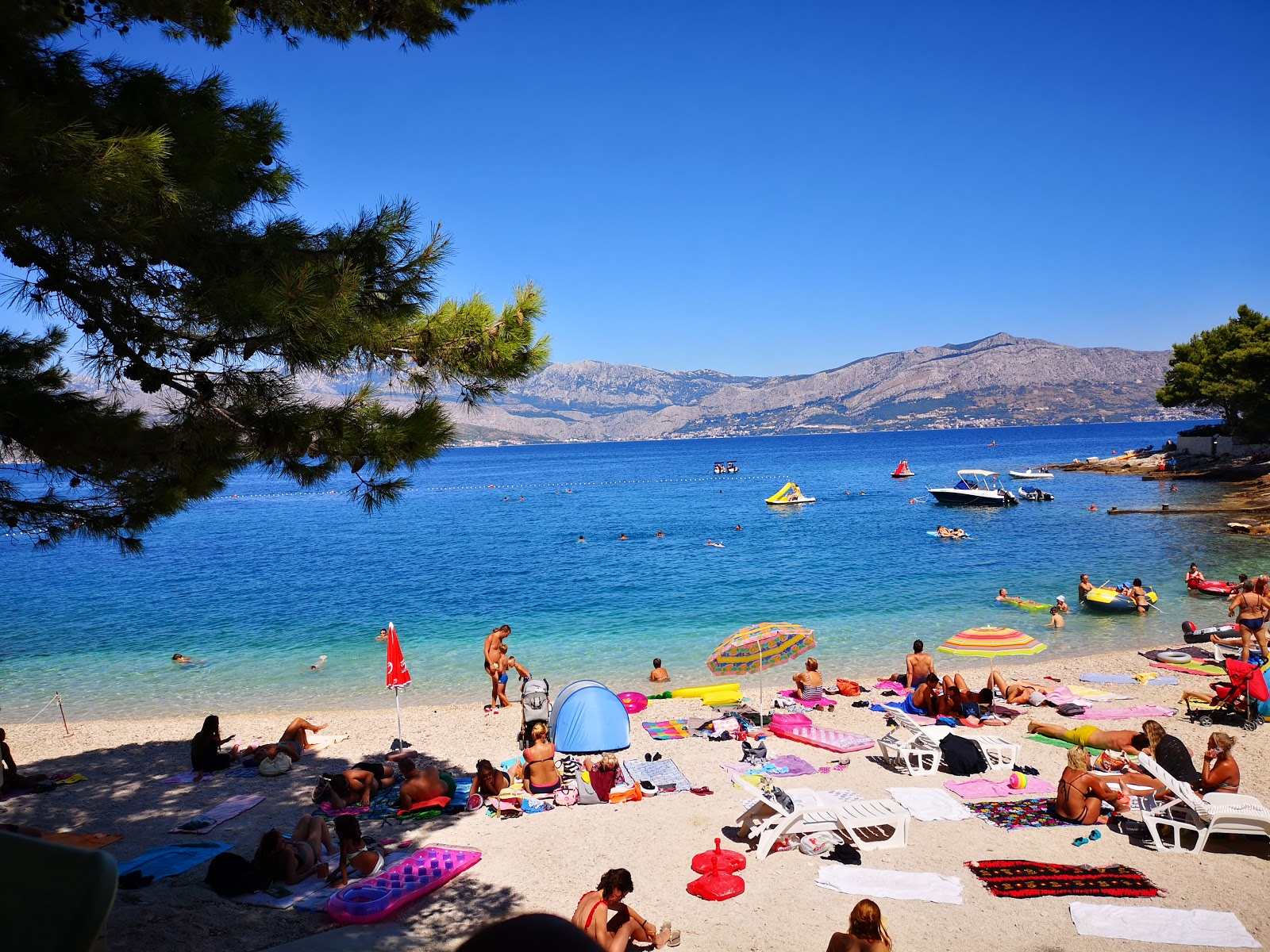 Foto di Molo Lozna beach con una superficie del ciottoli beige
