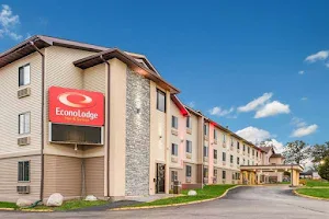 Econo Lodge Inn & Suites Des Moines - Merle Hay Rd image