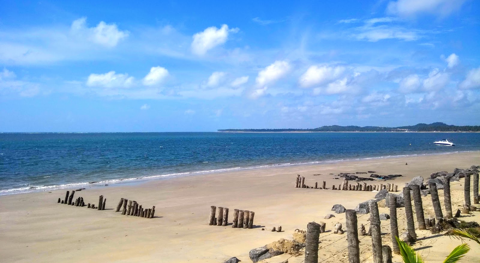 Φωτογραφία του Praia de Aver o Mar με φωτεινή άμμος επιφάνεια