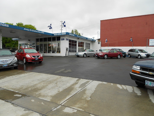 Car Dealer «Powell Motors Inc», reviews and photos, 226 NE Grand Ave, Portland, OR 97232, USA