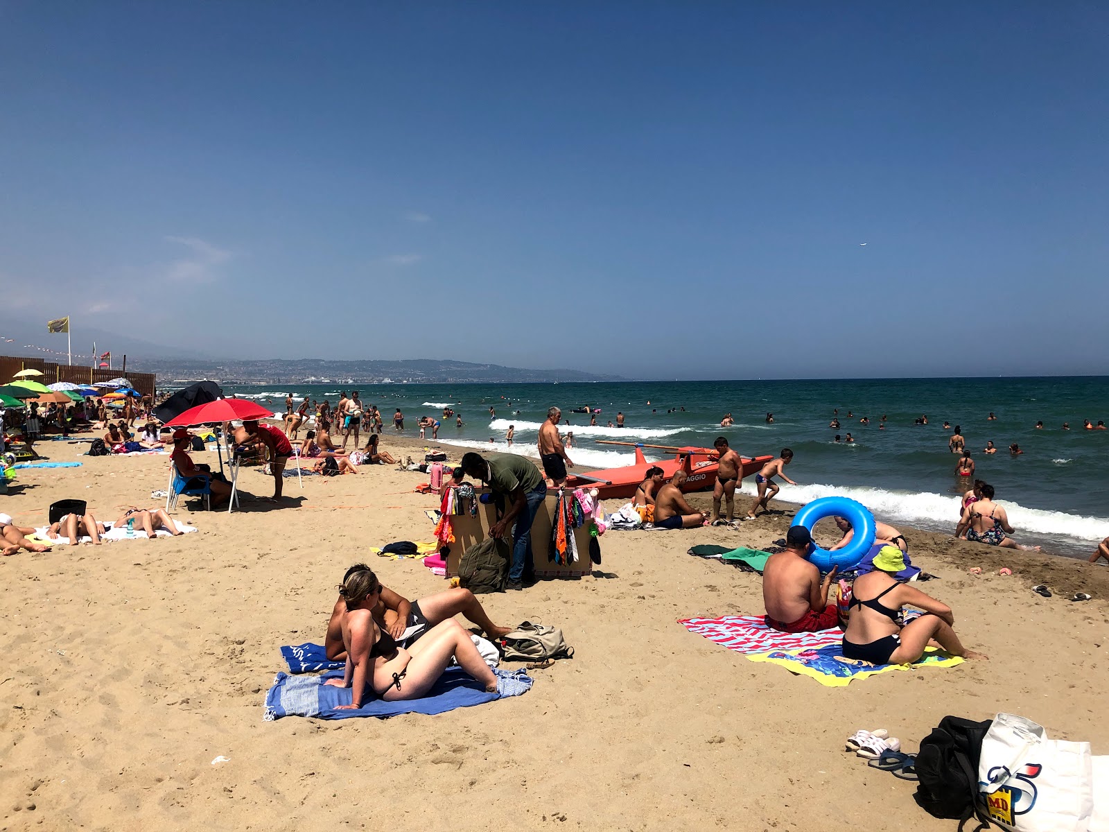 Foto von Catania beach II und die siedlung