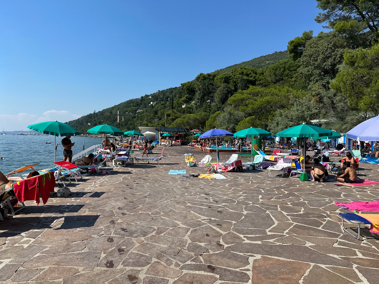 Spiaggia di Grignano的照片 带有蓝色纯水表面