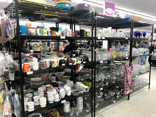 Thrift Store «Guadalupe & Rural Goodwill Goodwill Retail Store & Donation Center», reviews and photos, 805 E Guadalupe Rd, Tempe, AZ 85283, USA