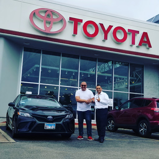 Toyota Dealer «Oakbrook Toyota», reviews and photos, 550 E Ogden Ave, Westmont, IL 60559, USA