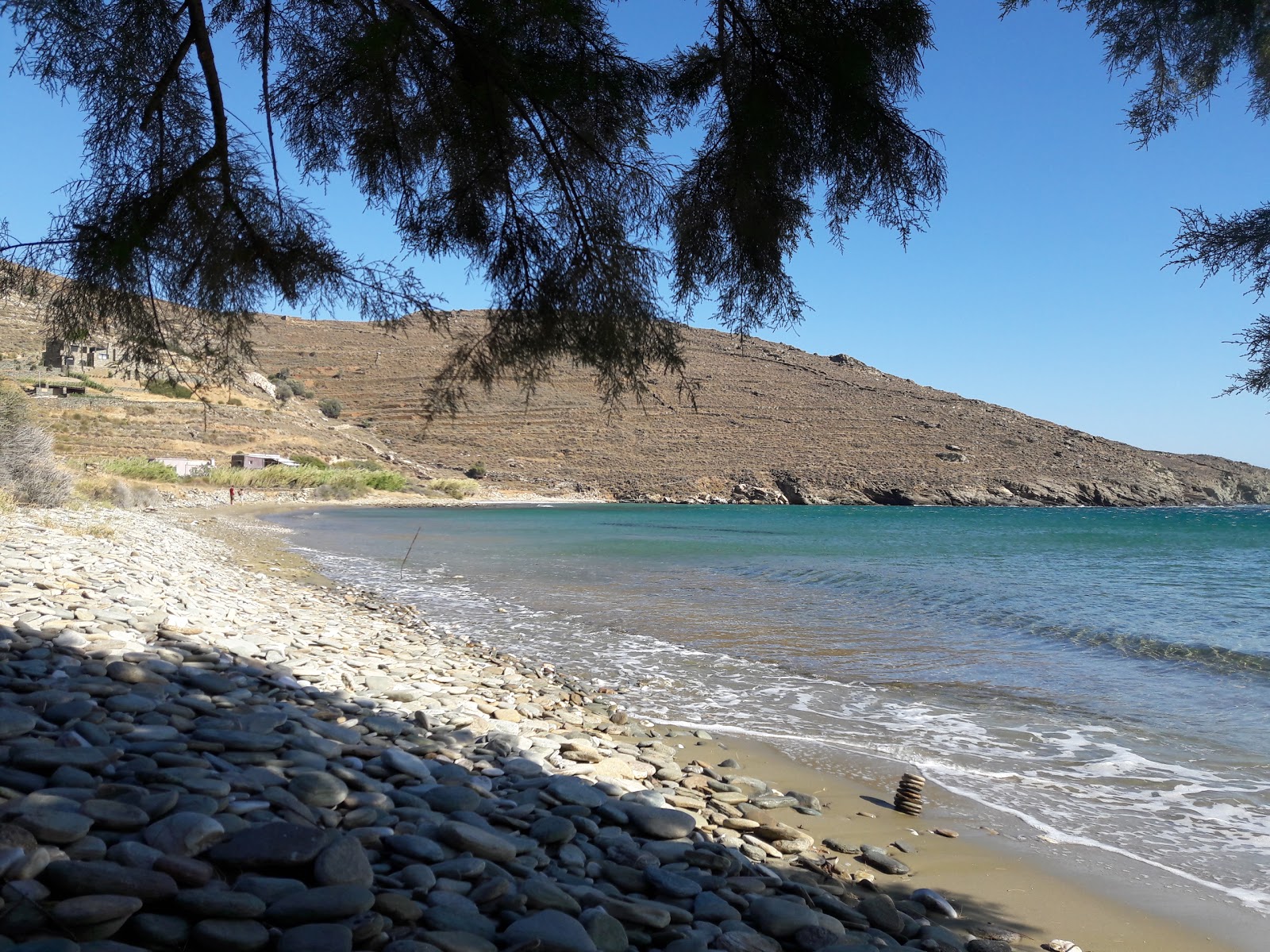 Foto de Agios Petros beach ubicado en área natural