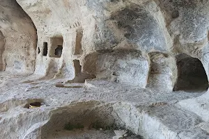 Kachi Kalyon cave monastery image