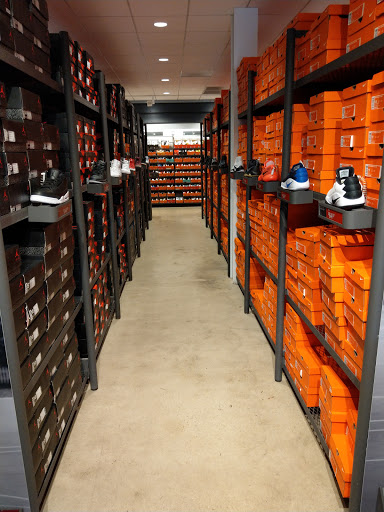Clothing Store «Nike Factory Store», reviews and photos, 603 Stanley K Tanger Dr, Lancaster, PA 17602, USA