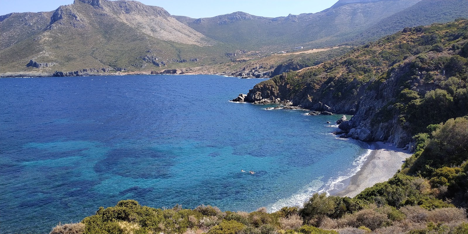 Photo de Agios Georgios beach avec l'eau cristalline de surface