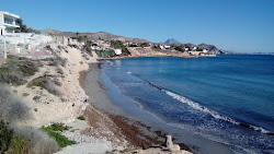 Platja de l'Almadrava'in fotoğrafı dağlarla çevrili