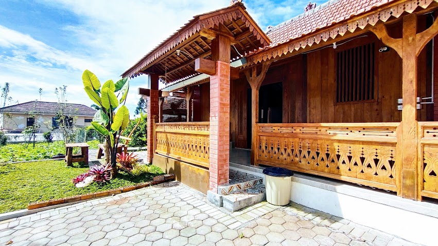 Paseban Jati (oke) - Bumiaji