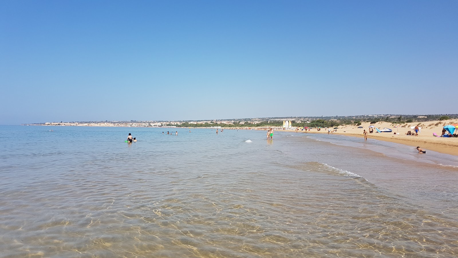Foto de Spiaggia Di Sampieri - lugar popular entre os apreciadores de relaxamento