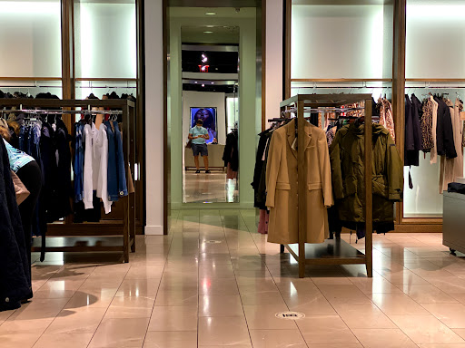 Clothing Store «Burberry Outlet», reviews and photos, 5220 Fashion Outlets Way, Rosemont, IL 60018, USA