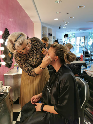 Schnitt.Styling.Sabrina - Damen und Herren Friseur und Make Up in Traun In Traun