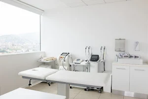 Lab Quarantadue | Nutrizionista e centro di dimagrimento, prevenzione pro-age e medicina estetica a Brescia image