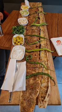 Plats et boissons du Restaurant halal A la table de Mevlana : Konya Etliekmek - Kumpir à Schiltigheim - n°5