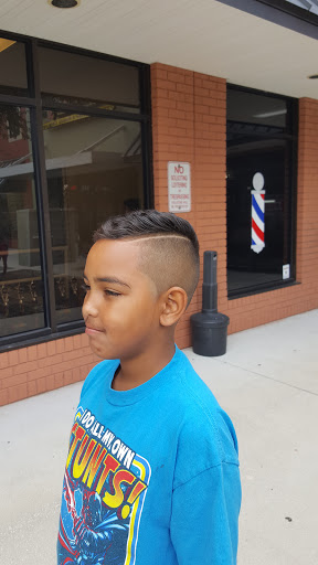 Barber Shop «ENDZONE BARBERSHOP & UNISEX», reviews and photos, 925 E Brandon Blvd, Brandon, FL 33511, USA