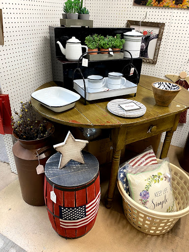 Home Goods Store «Olde Factory», reviews and photos, 139 S Hanover St, Hummelstown, PA 17036, USA