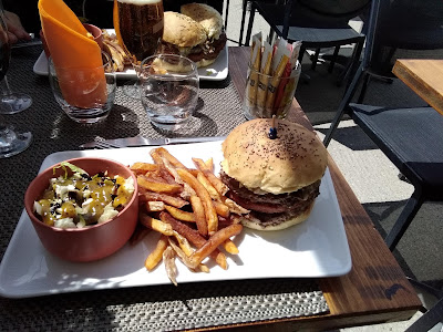 Au wiburger à Saintes-Maries-de-la-Mer