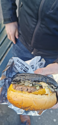 Plats et boissons du Restaurant de hamburgers Black And White Burger à Paris - n°16