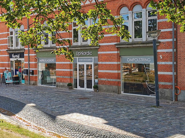 Anmeldelser af Dansk Kontordesign i Næstved - Møbelforretning