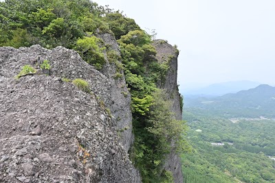 雌岩