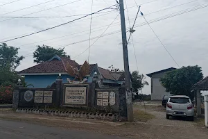 Balai desa gemenggeng image