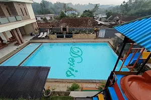 Tirta Bening Swimming Pool image