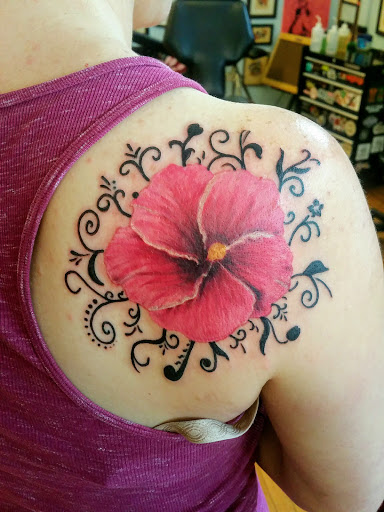 Tattoo Shop «The Shop», reviews and photos, 141 S Grand Ave, Fowlerville, MI 48836, USA