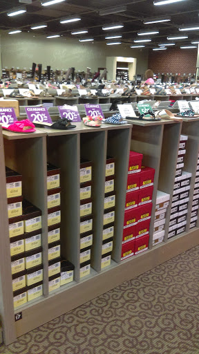 Shoe Store «DSW Designer Shoe Warehouse», reviews and photos, 100 W Higgins Rd, South Barrington, IL 60010, USA