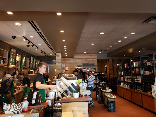 Shopping Mall «Gateway Shopping Center», reviews and photos, 221 E Swedesford Rd, Wayne, PA 19087, USA