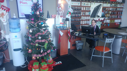 Cell Phone Store «Verizon Authorized Retailer – Cellular Sales», reviews and photos, 266 W Main St, Malone, NY 12953, USA