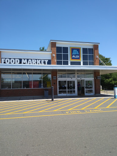 Supermarket «ALDI», reviews and photos, 238 Boston Post Rd, Milford, CT 06460, USA