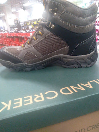 Shoe Store «Off Broadway Shoe Warehouse», reviews and photos, 8600 Ward Pkwy, Kansas City, MO 64114, USA