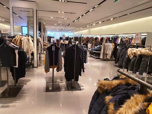 Lojas para comprar casacos de malha para mulheres Lisbon