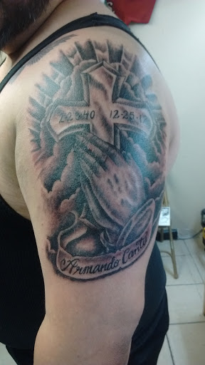 Tattoo Shop «Royal Ink», reviews and photos, 6408 Gulf Fwy, Houston, TX 77023, USA