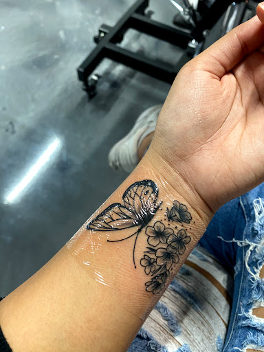 Tattoo Shop «2 Chairs Tattoo», reviews and photos, 5032 Lemmon Ave, Dallas, TX 75209, USA