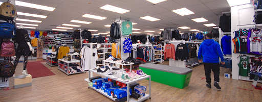 SPORTS UPTOWN - Chaussures / Vètements - Timberland / Vans / New Balance / Converse / Adidas / Sorel Boots - Jeans / Jackets