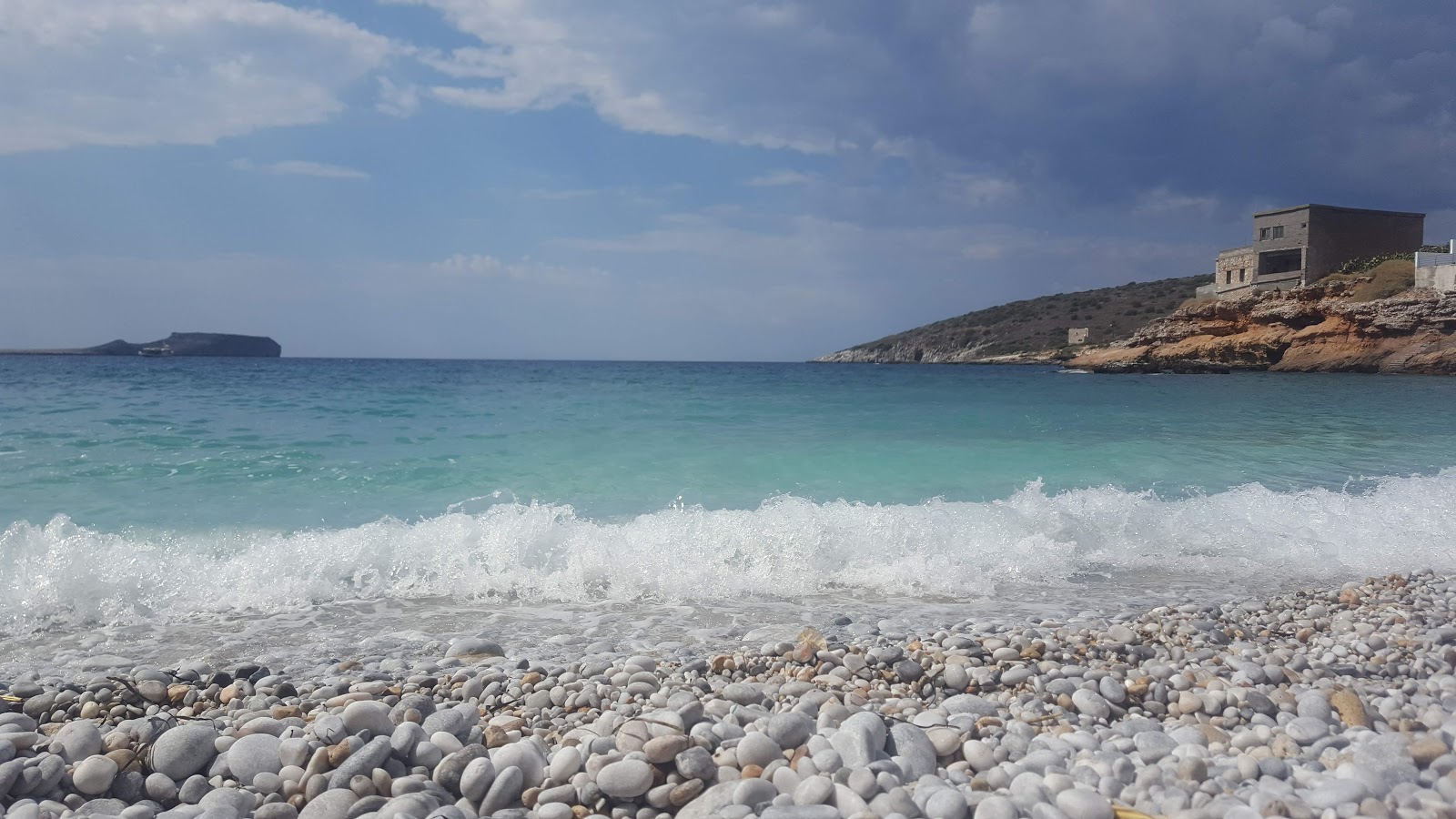 Fotografie cu Chalikia beach cu nivelul de curățenie in medie